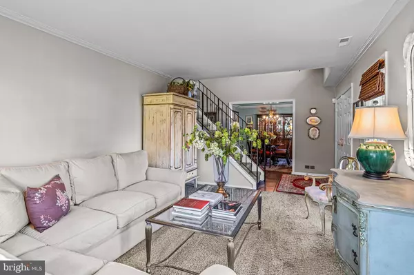 48 SANDHURST DR, Mount Laurel, NJ 08054