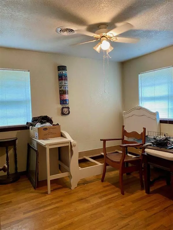 9740 E 1880 Rd, Comanche, OK 73529