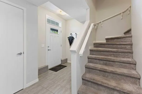 252 New Brighton SE, Calgary, AB T2Z5C7