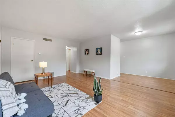 1512 21st Avenue Pl, Coralville, IA 52241