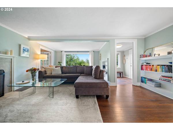 6301 SW 35th AVE, Portland, OR 97221