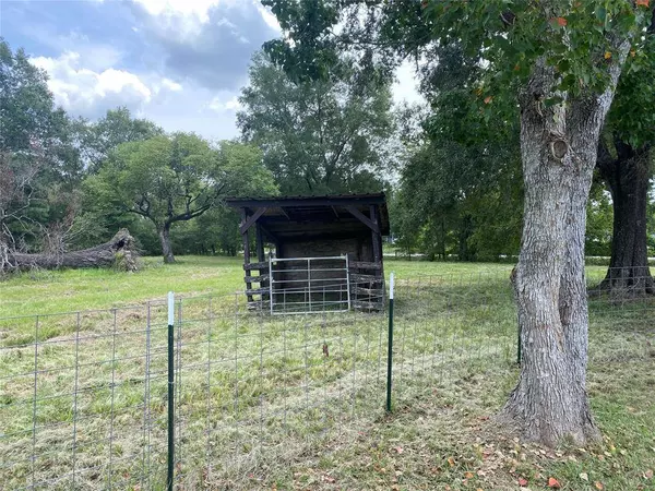 330 County Road 2850, Cleveland, TX 77327