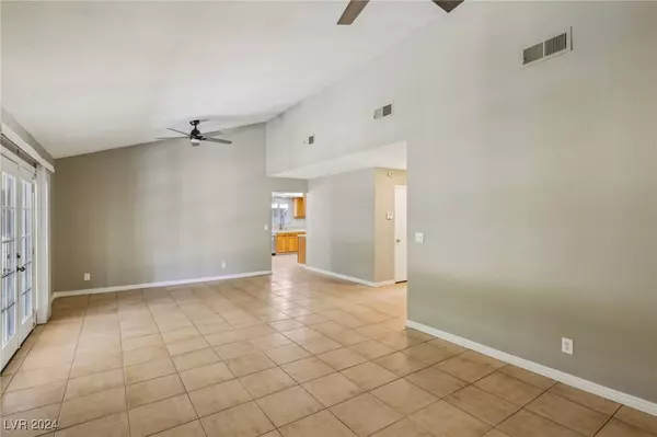 3925 E Reno Avenue, Las Vegas, NV 89120