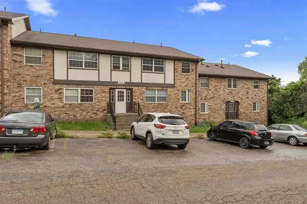 1512 21st Avenue Pl, Coralville, IA 52241