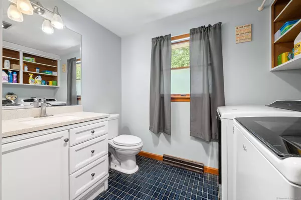 166 Great Neck Road, Waterford, CT 06385