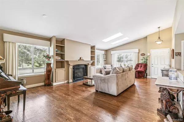 16 Canongate LN, Highlands Ranch, CO 80130