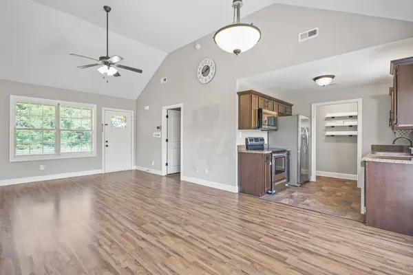 276 Meadow Ln, Oak Grove, KY 42262