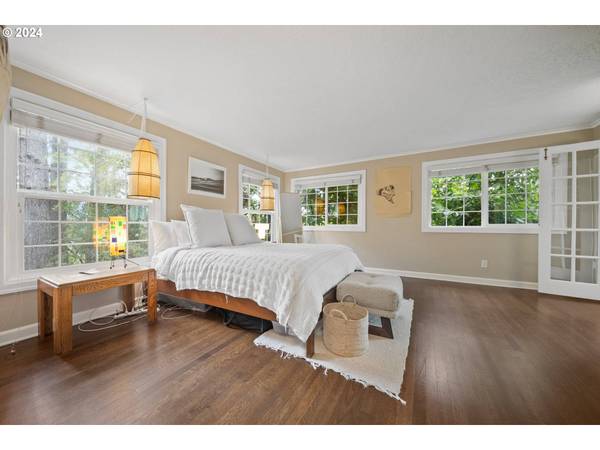 6301 SW 35th AVE, Portland, OR 97221