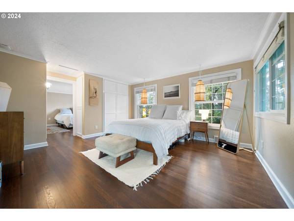 6301 SW 35th AVE, Portland, OR 97221