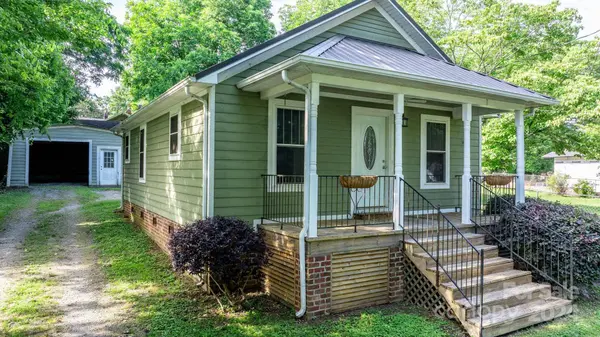 317 W Pine ST, Lincolnton, NC 28092