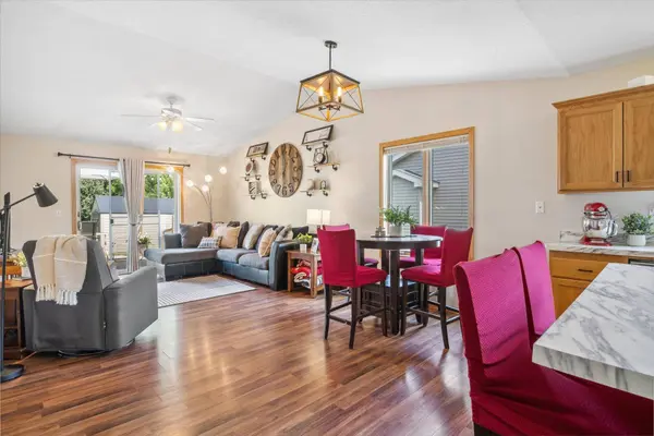 323 Wildwood CIR, Roberts, WI 54023