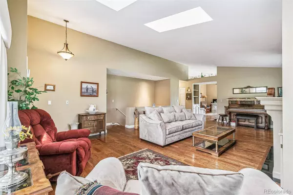 16 Canongate LN, Highlands Ranch, CO 80130