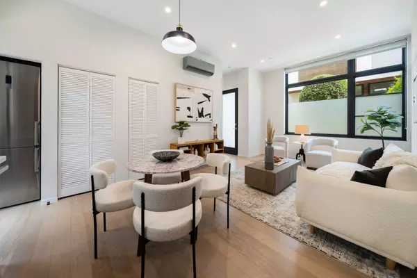 1186 66th St, Oakland, CA 94608-1115