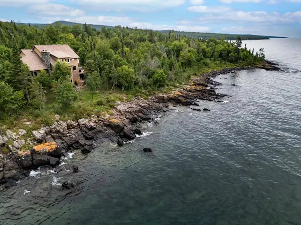 72 Chimney Rock RD, Hovland, MN 55606