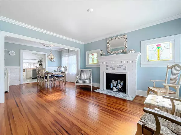 347 E 9TH AVE, Mount Dora, FL 32757