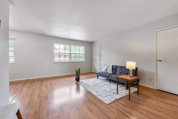 1512 21st Avenue Pl, Coralville, IA 52241