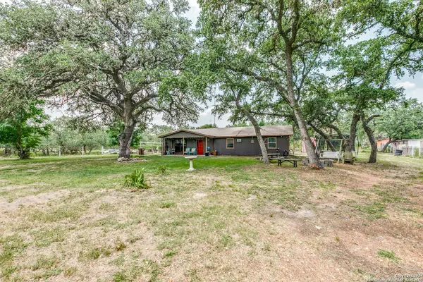 490 Big Leaf RD, San Antonio, TX 78264