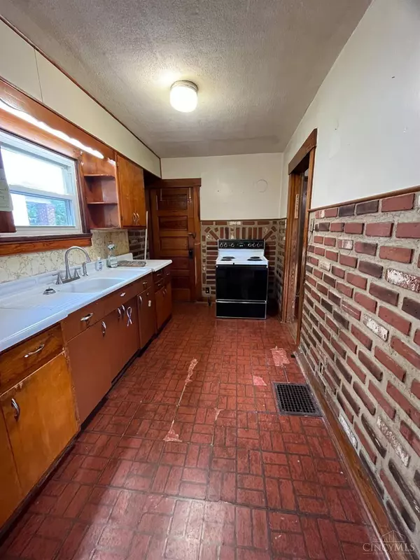 130 Knecht Dr, Dayton, OH 45405