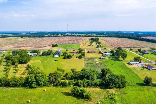 1102 E FM 902 Street, Howe, TX 75459