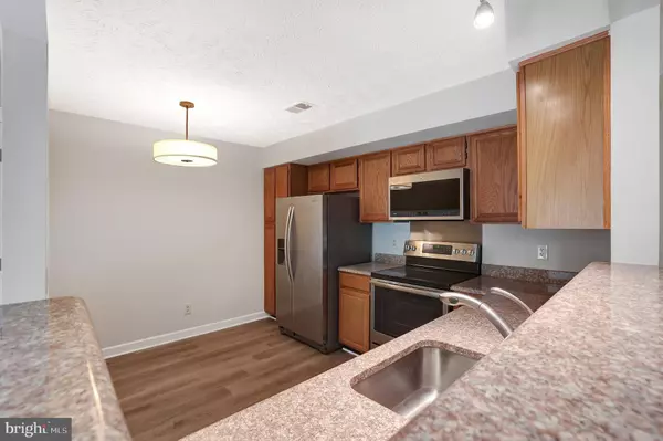 12005 RIDGE KNOLL DR #408A, Fairfax, VA 22033