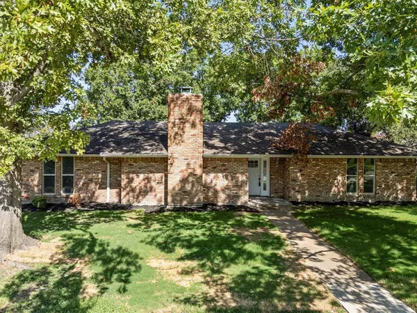 1902 Yorkstown Drive, Ennis, TX 75119