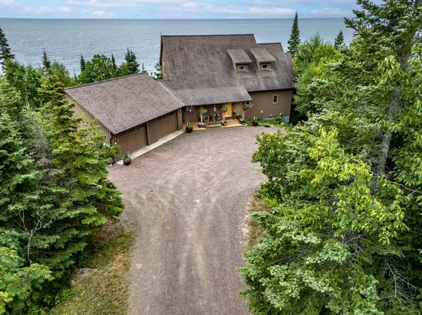 72 Chimney Rock RD, Hovland, MN 55606