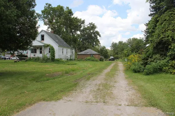 50741 NORTH Avenue, Macomb Twp, MI 48042