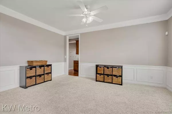 1237 GREYTHORNE Drive, Lake Orion, MI 48359