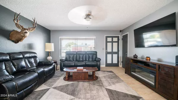 6019 E DES MOINES Street, Mesa, AZ 85205