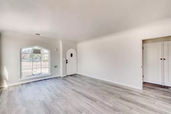 404 N Echo Avenue, Fresno, CA 93701