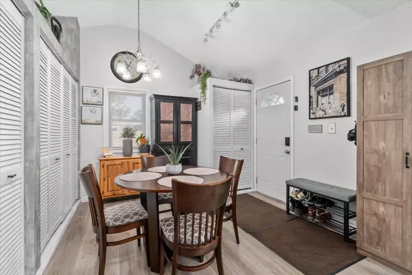 312 S Calhoun ST, Aurora, IL 60505