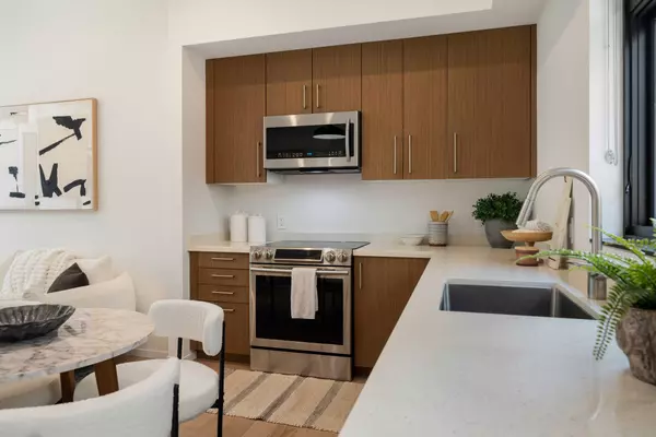 1186 66th St, Oakland, CA 94608-1115