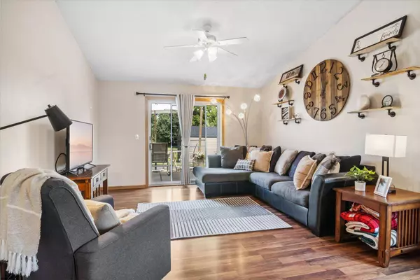 323 Wildwood CIR, Roberts, WI 54023