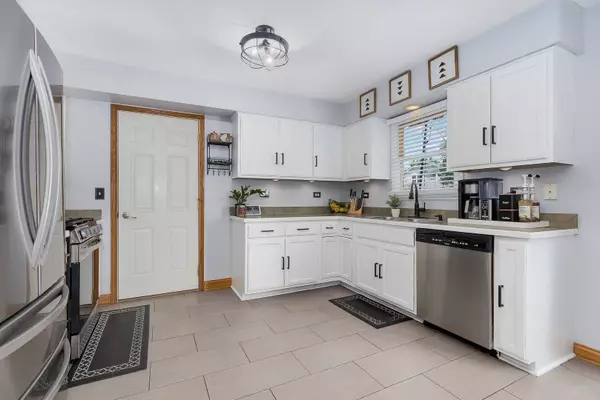 6905 RILEY DR, Joliet, IL 60431