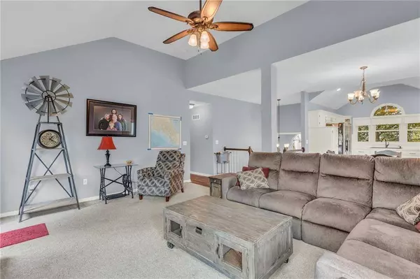 14888 S Summit ST, Olathe, KS 66062