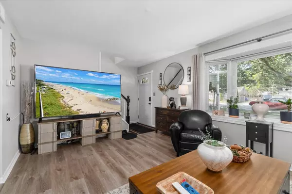 312 S Calhoun ST, Aurora, IL 60505