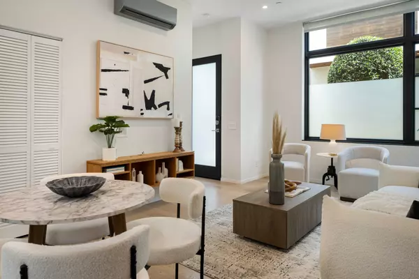 1186 66th St, Oakland, CA 94608-1115