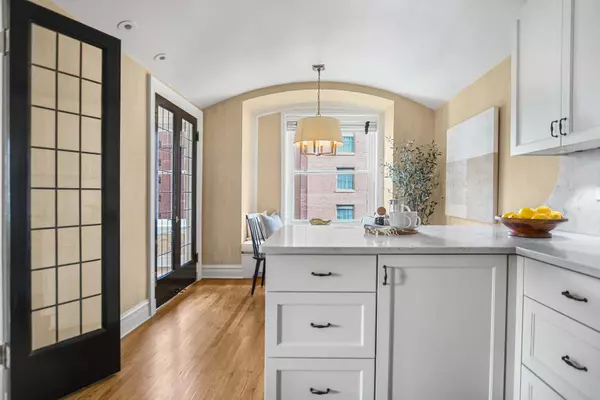 1255 N State Pkwy #8AC, Chicago, IL 60610