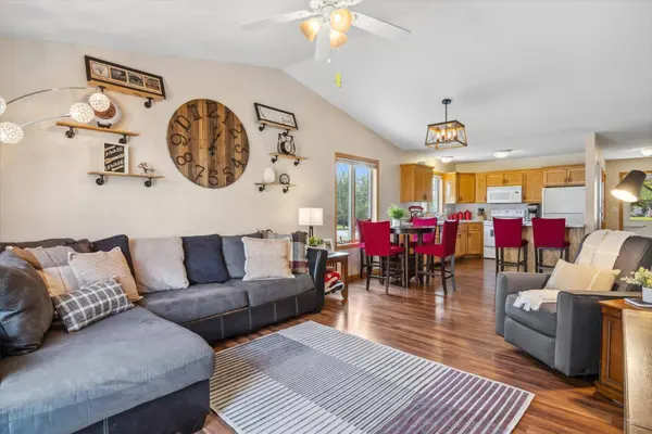 323 Wildwood CIR, Roberts, WI 54023