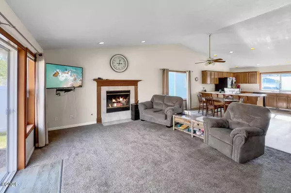 2162 NW Keel AVE, Lincoln City, OR 97367