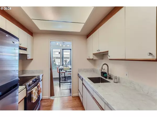 2245 SW PARK PL #3A, Portland, OR 97205