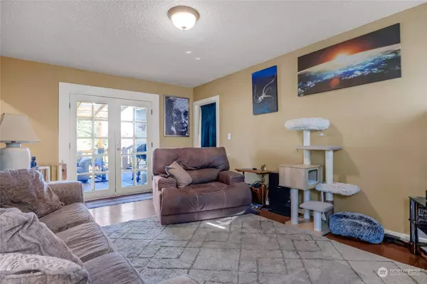 17915 Larch WAY, Lynnwood, WA 98037