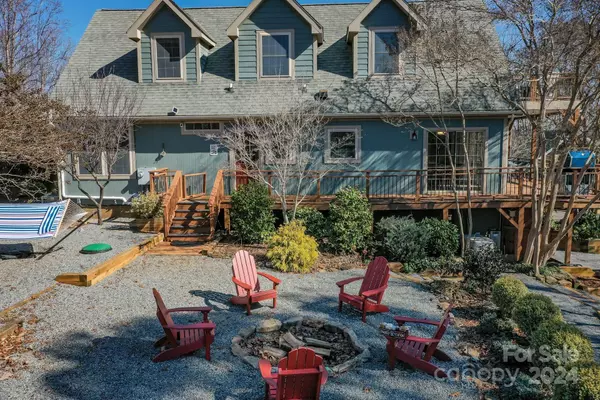 158 Pearson CIR, Lake Lure, NC 28746
