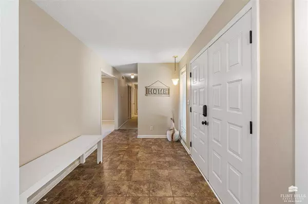 766 College Heights CIR, Manhattan, KS 66502