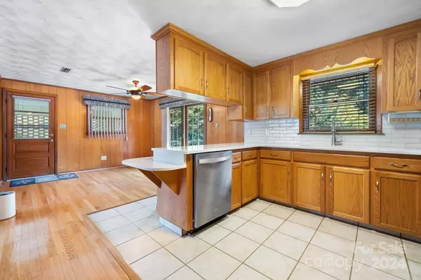 3434 38th Street DR NE, Hickory, NC 28601