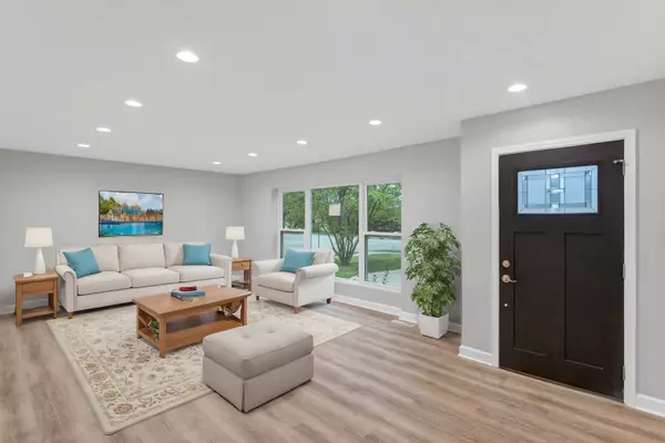 1311 W White Oak ST, Arlington Heights, IL 60005