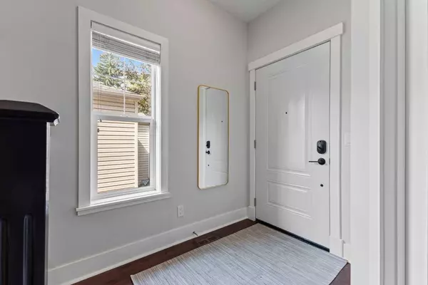 719 18 AVE NW, Calgary, AB T2M 0V2