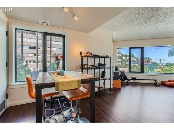 2245 SW PARK PL #3A, Portland, OR 97205