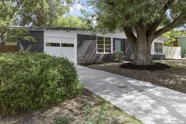 107 Teakwood Ln, San Antonio, TX 78216-6823