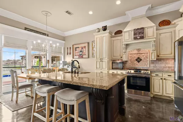 13461 WILLIAMSBURG DR, Walker, LA 70785